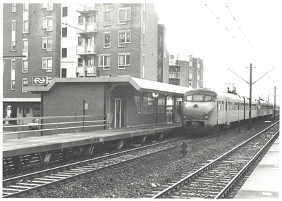 foto-15106 Station Hoorn Kersenboogerd, 1988