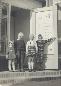 foto-16058 Officiële opening kleuterschool aan de Schoolstraat te Sijbekarspel, 1964