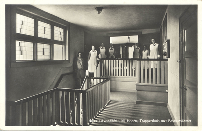 foto-18411 Huize Avondlicht , bij Hoorn, Trappenhuis met Bestuurskamer, 1932