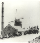foto-18957 Windmolen wordt vervangen door stoomgemaal in de polder Venhuizen en Hem, ca. 1910