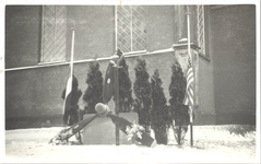 foto-19390 Oorlogsmonument bij de hervormde kerk van Midwoud, 1945