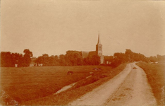 foto-215 Gezicht op de N.H. Kerk te Schellinkhout, ca. 1910