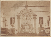 foto-22278 Altaar in de rooms-katholieke kerk Sint Bavo te Ursem, 1900