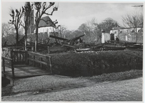 foto-28369 '1953 Oude Hoornseweg. De grote boerderij eig. C. Weeder, bewoond door M.J. Dekker, onderging hetzelfde lot ...