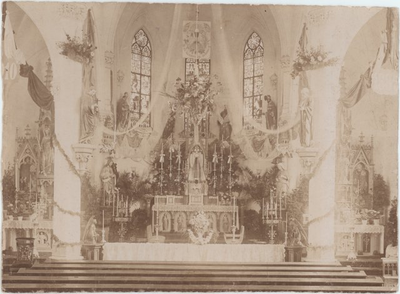 foto-31369 1910 het interieur van de Hieronymuskerk, hier versierd t.g.v. een prietsterfeest....., 1910