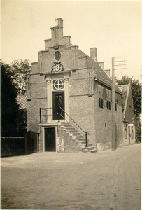 foto-3160 Spanbroek : raadhuis aan de Spanbroekerweg, na restauratie, ca. 1930