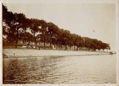 foto-414 Foto van de nieuwe glooiing van de dijk aan het Achter op 't Zand, Hoorn, 1909