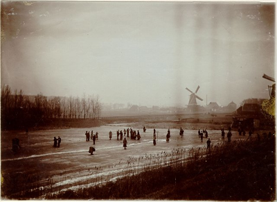 foto-482 Hoorn : IJsvermaak op de Weel 1905, 1905