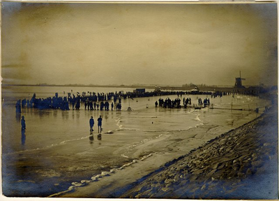foto-490 Westerdijk Stad : IJsvermaak op Zee, 1900