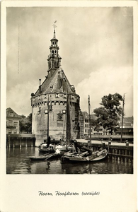 foto-5251 Hoorn, Hoofdtoren (zeezijde), 1945