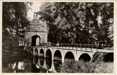 foto-5432 Hoorn : Oosterpoort (1578), 1945