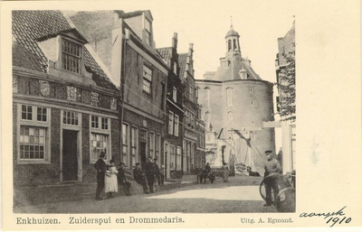 foto-5776 Enkhuizen : Zuiderspui en Drommedaris, 1900
