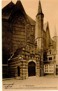 foto-5839 Enkhuizen : Wester op Sint-Gomaruskerk (met beroemd koorhek en ander snijwerk uit de 16e eeuw), ca. 1900