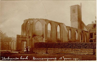 6005 Verbrande kerk. Binnewijzend 18 juni 1911, 1911