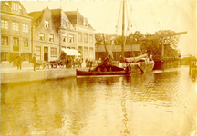 foto-6998 Korenmarkt en Hoge Brug omstreeks 1900, 19-?
