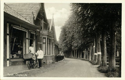 foto-7339 Twisk, Oosteinde, 1945