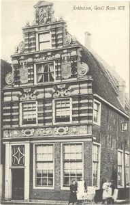foto-8195 Enkhuizen, gevel anno 1617, ca. 1900