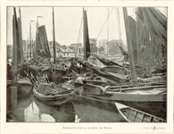 foto-919 Zuiderzeevisschers in de haven van Hoorn, ca. 1910