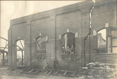 45285 Bouw nieuwe gasfabriek aan het Gerritsland te Hoorn : exterieur gasfabriek gemeente Hoorn, 1920, 1920