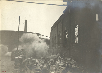 45286 Bouw nieuwe gasfabriek aan het Gerritsland te Hoorn : exterieur gasfabriek gemeente Hoorn, 13 februari 1920, 1920