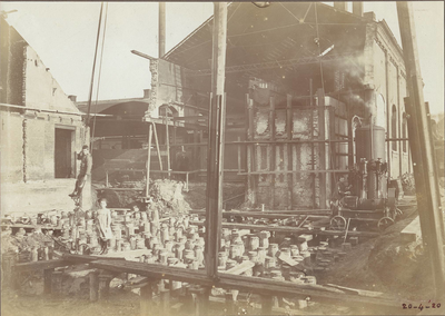 45287 Bouw nieuwe gasfabriek aan het Gerritsland te Hoorn : exterieur gasfabriek gemeente Hoorn, 20 april 1920, 1920