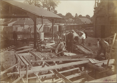 45290 Bouw nieuwe gasfabriek aan het Gerritsland te Hoorn : exterieur gasfabriek gemeente Hoorn, 16 juli 1920, 1920