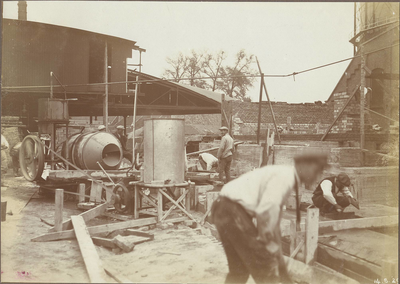 45291 Bouw nieuwe gasfabriek aan het Gerritsland te Hoorn : exterieur gasfabriek gemeente Hoorn, 14 augustus 1920, 1920