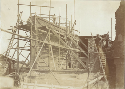 45292 Bouw nieuwe gasfabriek aan het Gerritsland te Hoorn : exterieur gasfabriek gemeente Hoorn, 26 augustus 1920, 1920