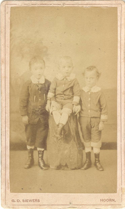 foto-14901 Portret van drie jongetjes, 188-?