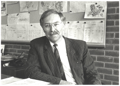 14970 Portret van J.E. Alsema, directeur Openbare Werken gemeente Hoorn, 199-?