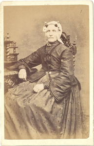 17245 Portret van mevrouw Vis-Best, 187-?