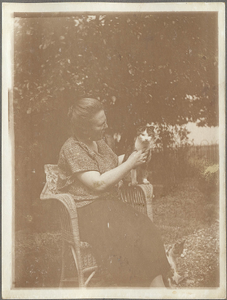 17466 Portret van Maartje Liefhebber-Best, ca. 1920