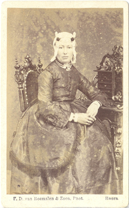 foto-17506 Portret van Cornelisje Bakker, echtgenote van Jan Willig, 186-?