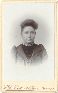 foto-17547 Portret van mevrouw T. Pijper, 189-?