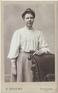 foto-17663 Portret van een vrouw, 1900