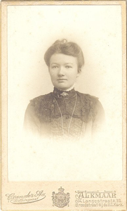 foto-10012 Portret van Grietje Koster omstreeks 1902, ca. 1900