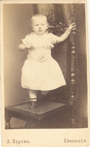 10021 Portret van Neeltje Brander, 189-?