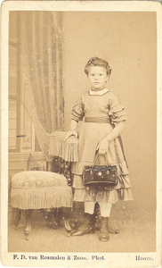 foto-10051 Portret van een meisje uit omstreeks 1874, 187-?