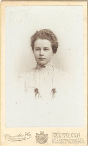 foto-10053 Portret van Mijntje Schuijtemaker omstreeks 1910, ca. 1910