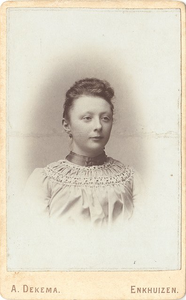 foto-10286(1) Portret van Jantje Brander, 189-?