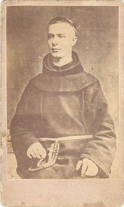 foto-10818 Portret van een jonge monnik, 187-?