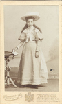foto-10824 Portret van een jongedame, ca. 1890