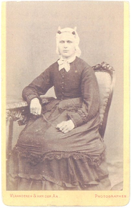 21871 Portret van Maartje Vader, 187-?