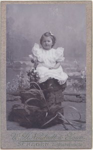 foto-21904 Portret van Dieuwertje Koster, 1900