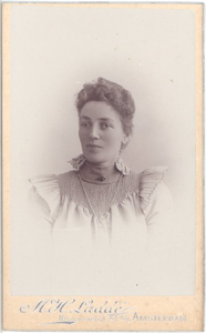 foto-21922 Portret van Maria Roos, echtgenote van Jacob Schipper, 189-?