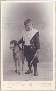 foto-21930 Portret van 'Ton', 1900