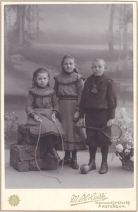 foto-21956 Portret van Neeltje Elisabeth Mantel, Jacob Mantel en Elisabeth Alida Mantel, 1900
