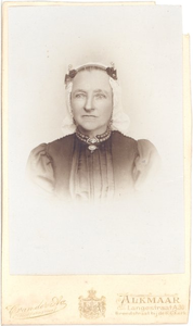 21981 Portret van een vrouw, 189-?