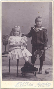 foto-22133 Portret van Klaas en Greetje Schuijtemaker, 1900