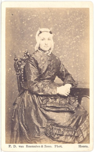 foto-22135 Portret van Grietje Schuijt., 186-?